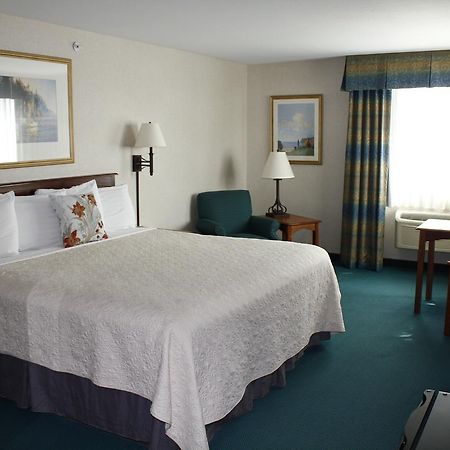 Baraga Lakeside Inn מראה חיצוני תמונה