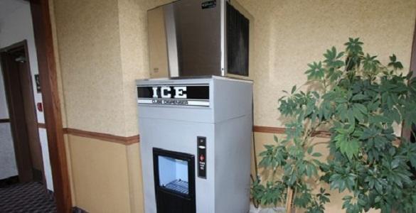 Baraga Lakeside Inn מראה חיצוני תמונה