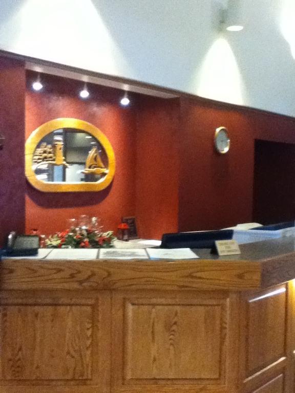 Baraga Lakeside Inn מראה חיצוני תמונה