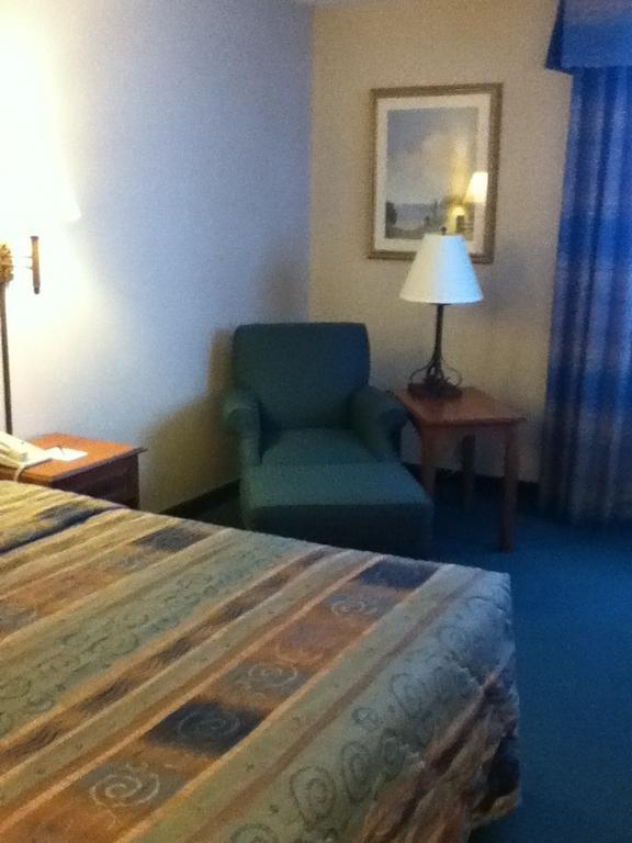 Baraga Lakeside Inn מראה חיצוני תמונה