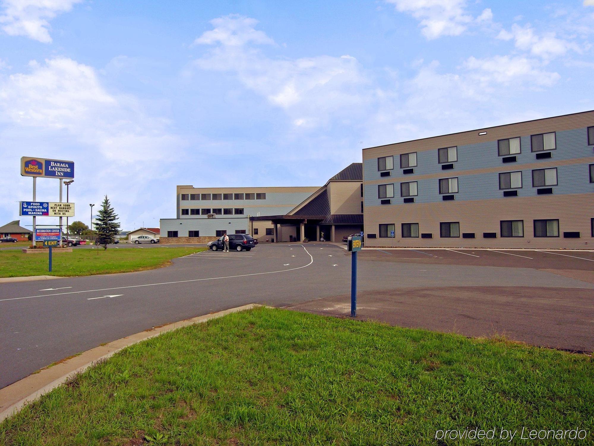 Baraga Lakeside Inn מראה חיצוני תמונה