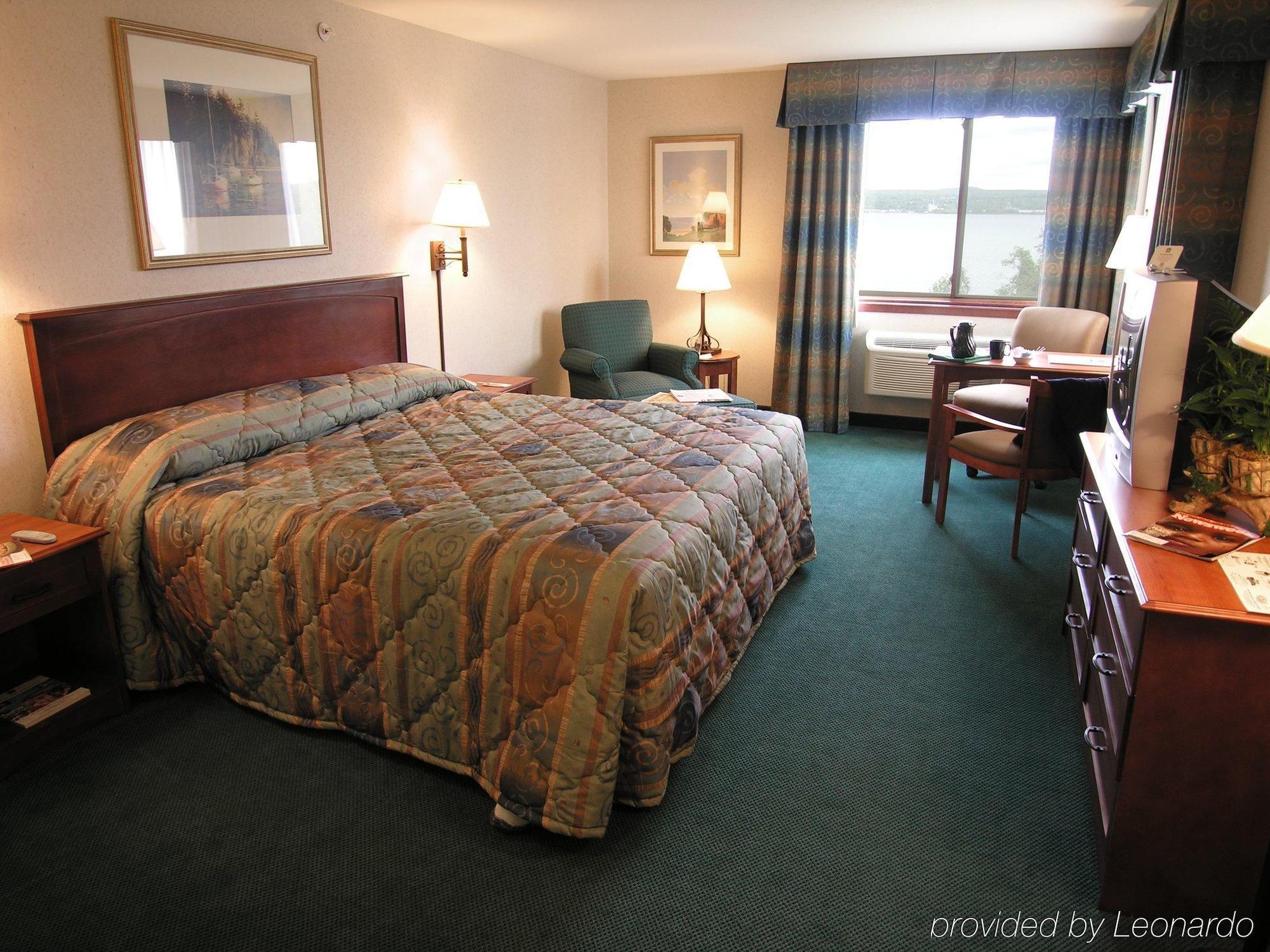 Baraga Lakeside Inn חדר תמונה