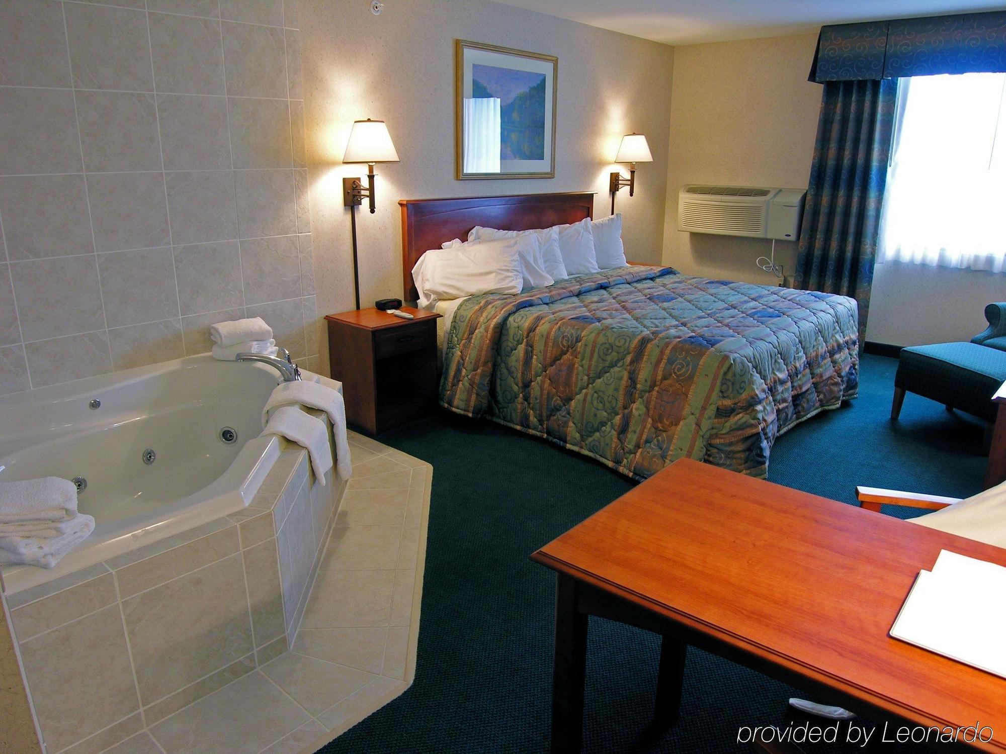 Baraga Lakeside Inn חדר תמונה