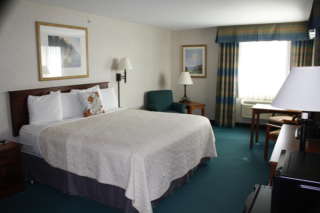 Baraga Lakeside Inn מראה חיצוני תמונה
