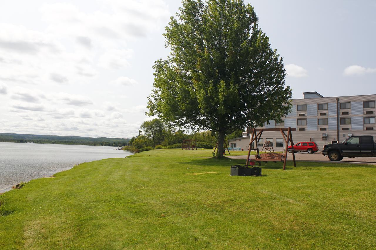 Baraga Lakeside Inn מראה חיצוני תמונה