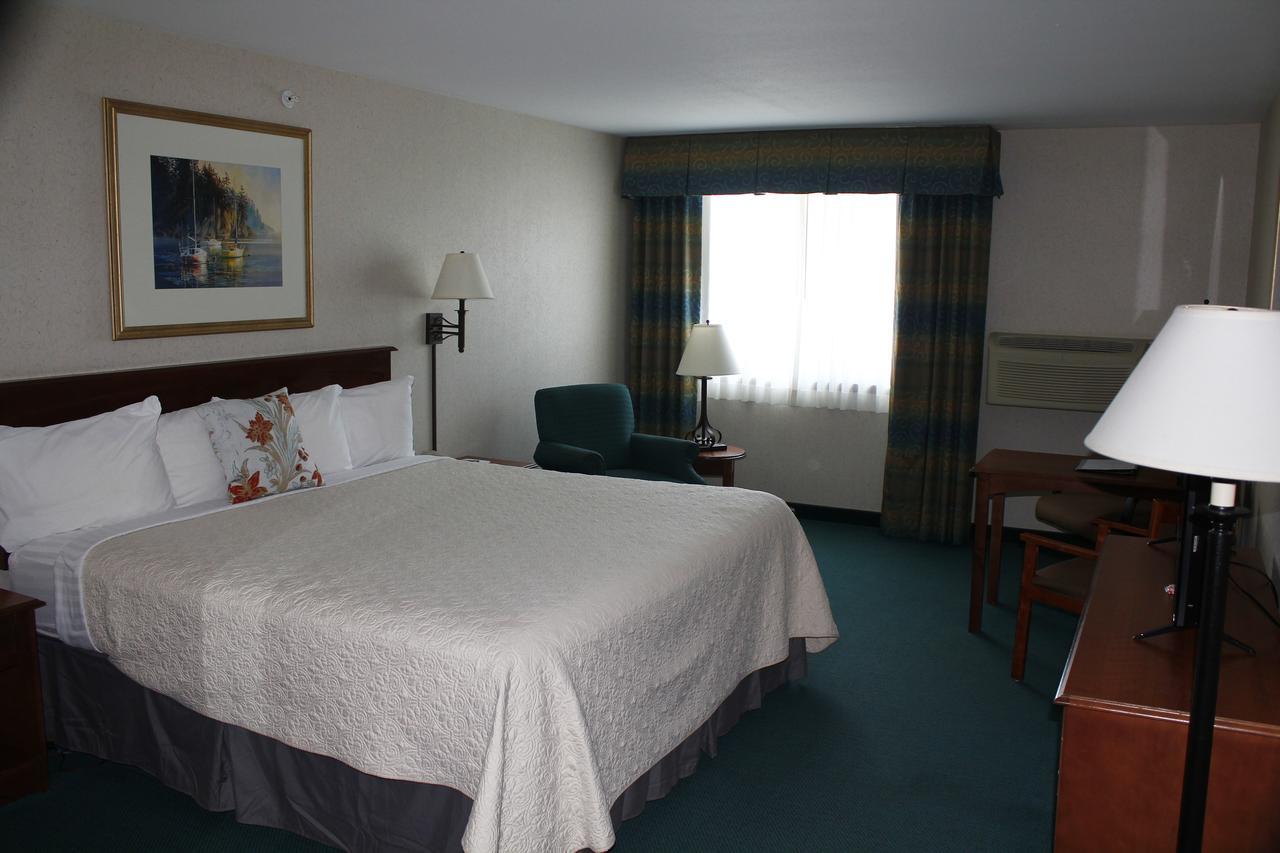 Baraga Lakeside Inn מראה חיצוני תמונה